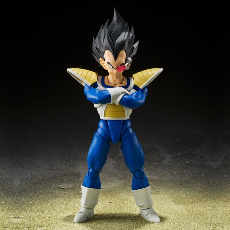 Figurine de Vegeta de Dragon Ball Z, mesurant 14 cm, avec trois visages interchangeables représentant différentes émotions, portant un scouter amovible et accompagné d'accessoires.