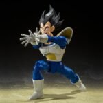Figurine de Vegeta de Dragon Ball Z, mesurant 14 cm, avec trois visages interchangeables représentant différentes émotions, portant un scouter amovible et accompagné d'accessoires.