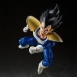 Figurine de Vegeta de Dragon Ball Z, mesurant 14 cm, avec trois visages interchangeables représentant différentes émotions, portant un scouter amovible et accompagné d'accessoires.