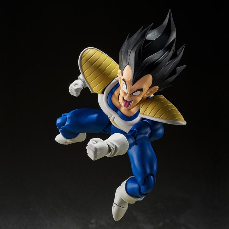 Figurine de Vegeta de Dragon Ball Z, mesurant 14 cm, avec trois visages interchangeables représentant différentes émotions, portant un scouter amovible et accompagné d'accessoires.