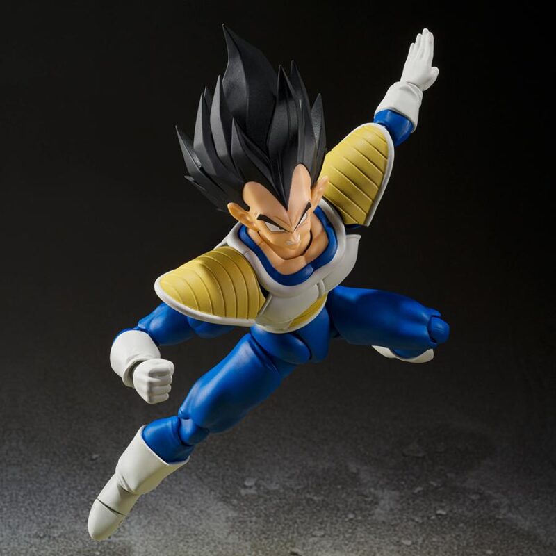 Figurine de Vegeta de Dragon Ball Z, mesurant 14 cm, avec trois visages interchangeables représentant différentes émotions, portant un scouter amovible et accompagné d'accessoires.