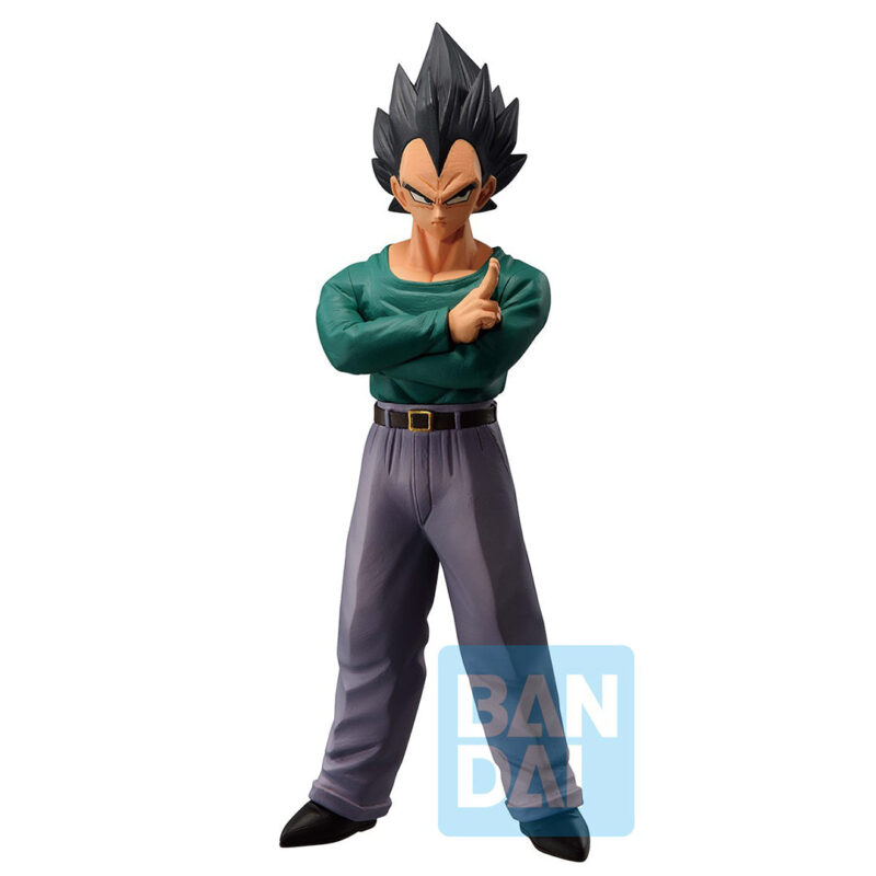 Figurine de Vegeta en PVC de 23 cm, représentant le Prince des Saiyans dans une posture emblématique avec les bras croisés, effectuant un signe d'adieu. Édition par Bandai Ichibansho.