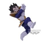 Figurine de Vegeta de Dragon Ball Z en position d'attaque, portant son armure de Saiyan, avec une aura de combat intense, mesurant 10 cm, fabriquée par Banpresto.