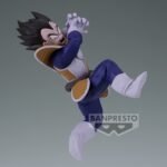 Figurine de Vegeta de Dragon Ball Z en position d'attaque, portant son armure de Saiyan, avec une aura de combat intense, mesurant 10 cm, fabriquée par Banpresto.