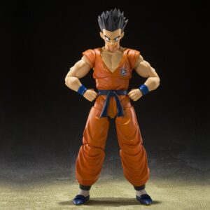 Figurine articulée de Yamcha de Dragon Ball Z, représentant le personnage avec plusieurs points d'articulation et trois visages interchangeables, fabriquée par Tamashii Nations.
