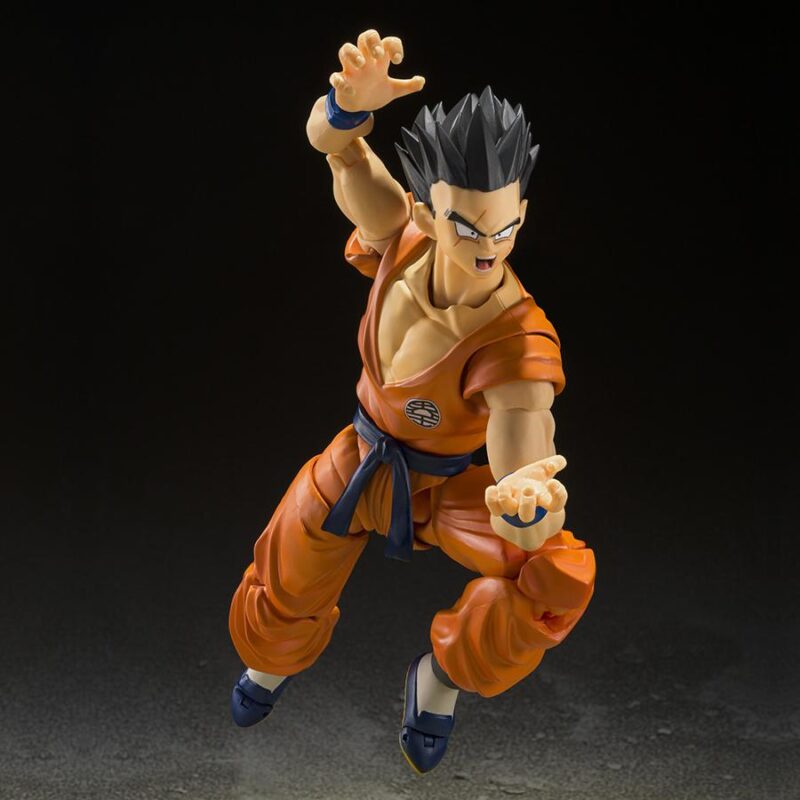 Figurine articulée de Yamcha de Dragon Ball Z, représentant le personnage avec plusieurs points d'articulation et trois visages interchangeables, fabriquée par Tamashii Nations.