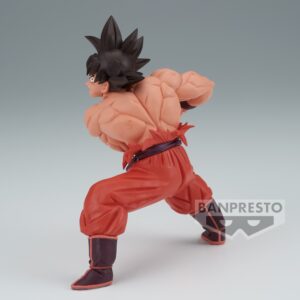 Figurine de Son Goku torse nu en train de préparer son Kamehameha, vêtue d'une tenue déchirée, représentant un moment emblématique de Dragon Ball Z.