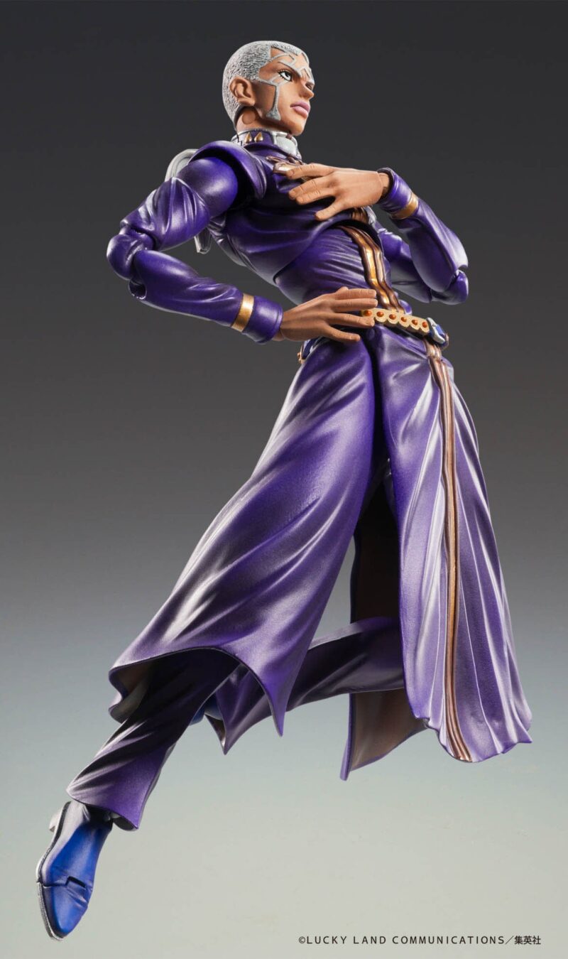Vue 3/4 en plongée à mi-distance de la figurine d'Enrico Pucci de JoJo's Bizarre Adventure en tenue violette ornée d'or.