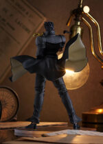 Vue 3/4 de dos à mi-distance de la figurine de Jotaro Kujo de JoJo's Bizarre Adventure: Stardust Crusaders.