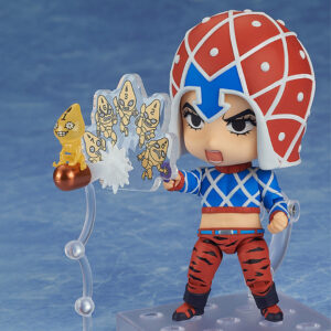 Vue 3/4 de face à mi-distance de la figurine Nendoroid de Guido Mista de JoJo's Bizarre Adventure: Golden Wind en tenue à motif géométrique, tenant une bulle de dialogue et un petit projectile jaune.