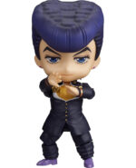 Vue de face à mi-distance de la figurine Nendoroid de Josuke Higashikata de JoJo's Bizarre Adventure en uniforme scolaire, avec veste ouverte.