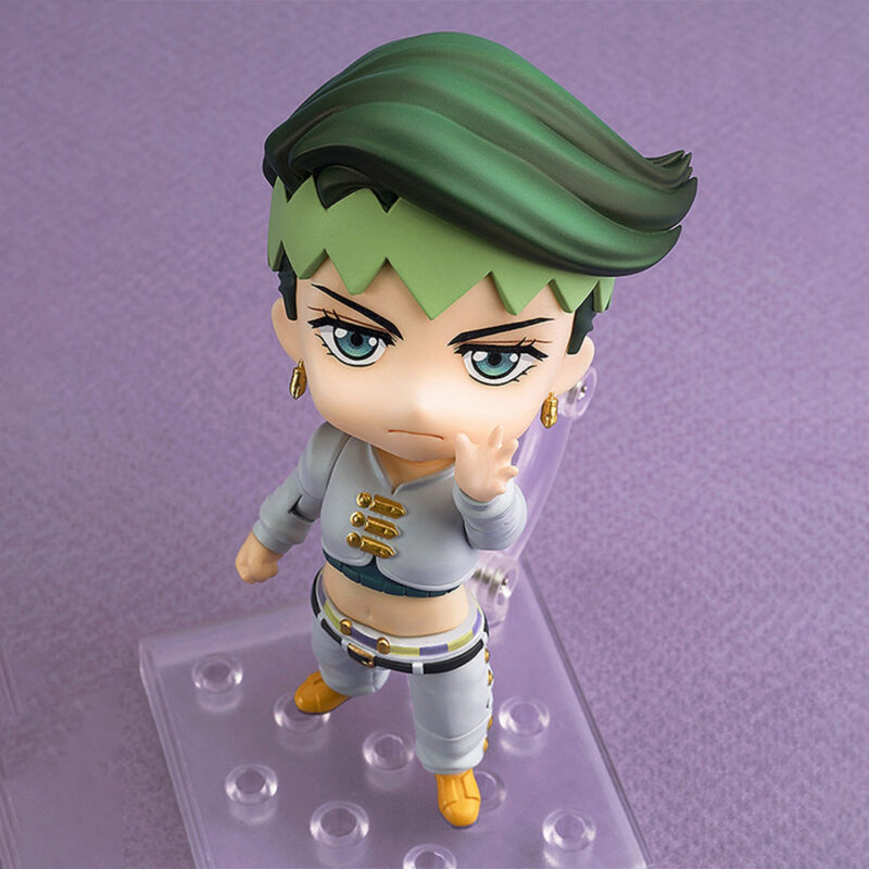 Vue de haut en plan rapproché de la figurine Nendoroid de Rohan Kishibe de JoJo's Bizarre Adventure, pose avec assurance.
