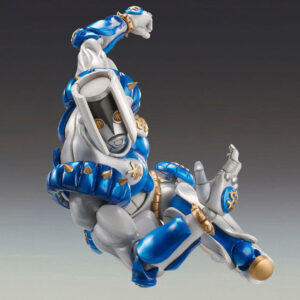 Vue 3/4 de face en plan rapproché moyen de la figurine d'Okuyasu Nijimura de JoJo's Bizarre Adventure en tenue bleu et argent, avec des accents dorés.