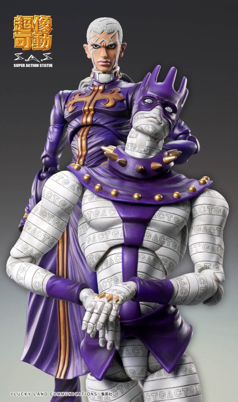 Vue 3/4 de face à mi-distance de la figurine de Whitesnake de JoJo's Bizarre Adventure en tenue violette, avec Stand.