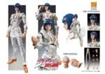 Vue 3/4 de face à mi-distance de la figurine de Bruno Bucciarati de JoJo's Bizarre Adventure en costume blanc, avec une partie effet fermeture éclair.
