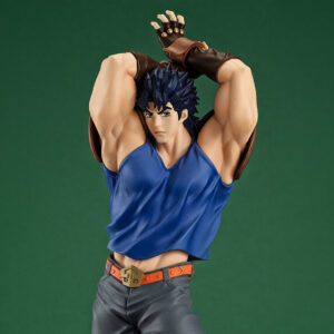 Vue 3/4 de face à mi-distance de la figurine de Jonathan Joestar de JoJo's Bizarre Adventure: Phantom Blood, avec garde-bras marron.
