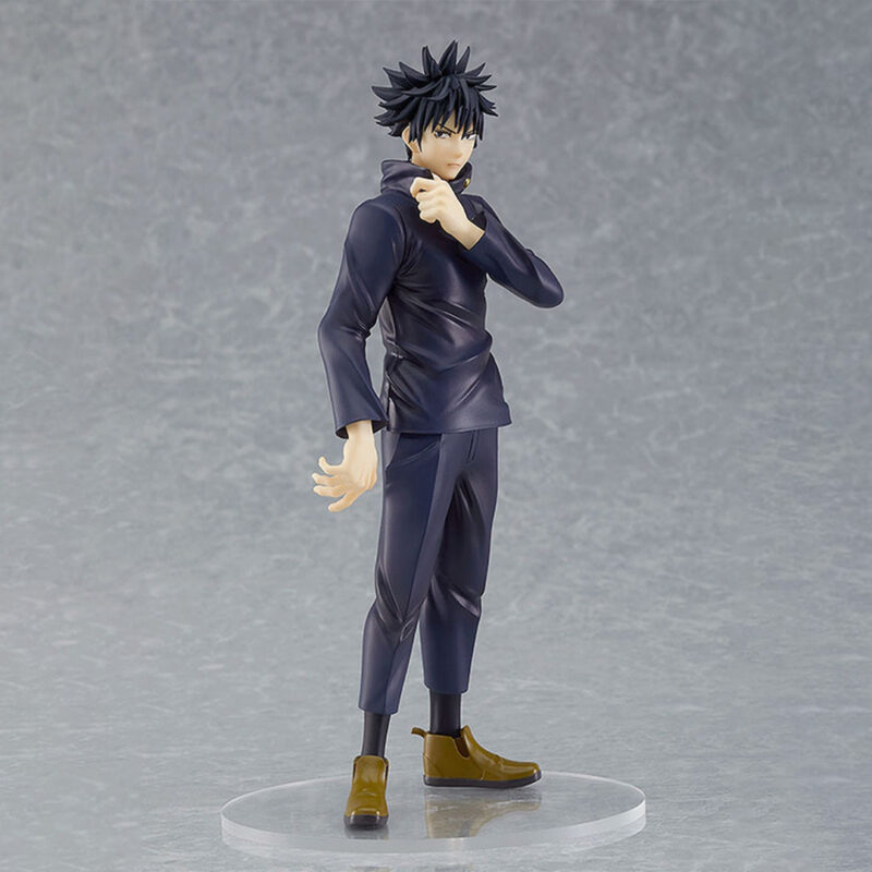 Figurine de Megumi Fushiguro de la série Jujutsu Kaisen en tenue bleu foncé, en posture dynamique avec expression confiante, vue de 3/4 à mi-distance.