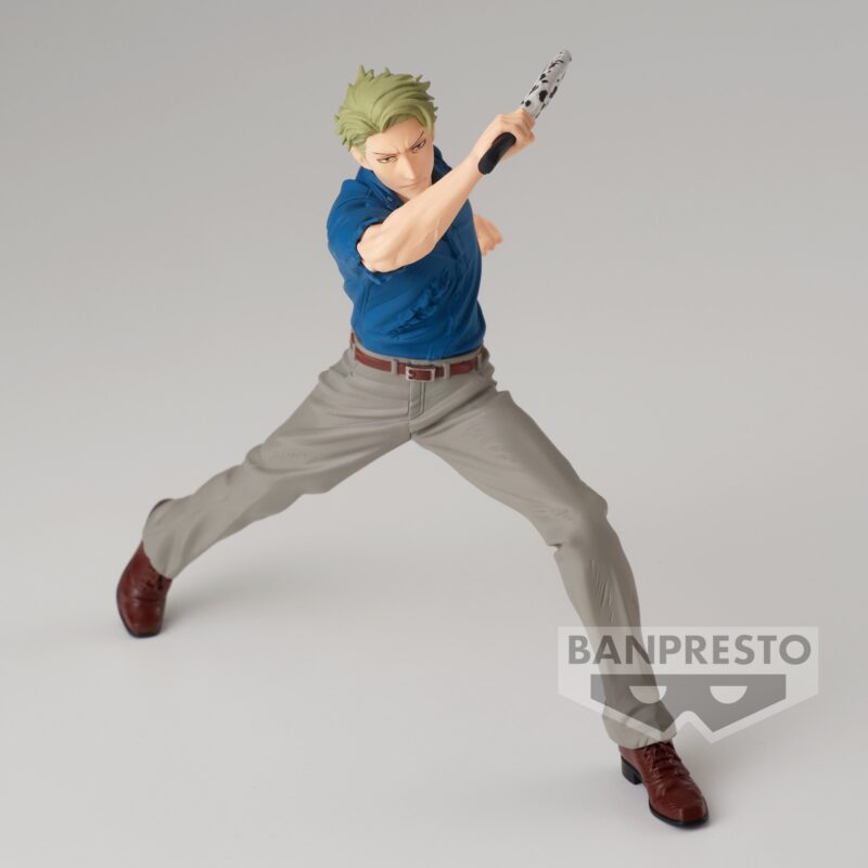 Figurine de Kento Nanami de la série Jujutsu Kaisen en chemise bleu foncé, en posture dynamique avec expression déterminée, tenant un objet en forme de batte. Vue de face à mi-distance.