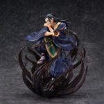 jujutsu-kaisen-figurine-suguru-geto-shibuya-scramble-figure_14 Figurine de Suguru Geto de la série Jujutsu Kaisen en robe bleu foncé, en posture accroupie avec expression contemplative, entouré de tentacules sombres. Vue 3/4 à mi-distance.