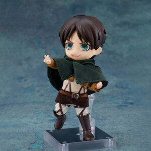 Vue 3/4 de face à mi-distance de la figurine Nendoroid d'Eren Yeager de Shingeki no Kyojin en uniforme des Scouts, avec une cape.