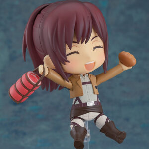 Vue de face avec plan rapproché moyen de la figurine Nendoroid de Sasha Braus de Shingeki no Kyojin, joyeuse, tenant un pain dans une main et une lanterne rouge dans l'autre.