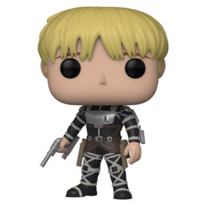 Vue de face avec plan moyen de la figurine Funko Pop! d'Armin Arlert de Shingeki no Kyojin en uniforme militaire, tenant une arme grise.