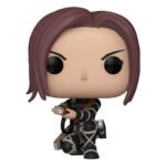 Vue 3/4 de face à mi-distance de la figurine Funko Pop! de Sasha Braus d'Attack on Titan en tenue de combat, tenant un équipement.