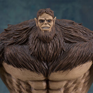 Vue de face avec plan rapproché de la figurine Pop Up Parade de Zeke Yeager (Beast Titan) de Shingeki no Kyojin, en posture dynamique avec expression menaçante.