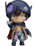 Vue 3/4 avant en plan d'ensemble de la Nendoroid de Legu de Made in Abyss saluant de la main.