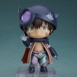 Vue de face en plan d'ensemble de la Nendoroid de Legu de Made in Abyss faisant un signe de la main.
