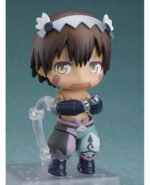 Vue 3/4 avant en plan d'ensemble de la Nendoroid de Legu de Made in Abyss se tenant prêt à se défendre.