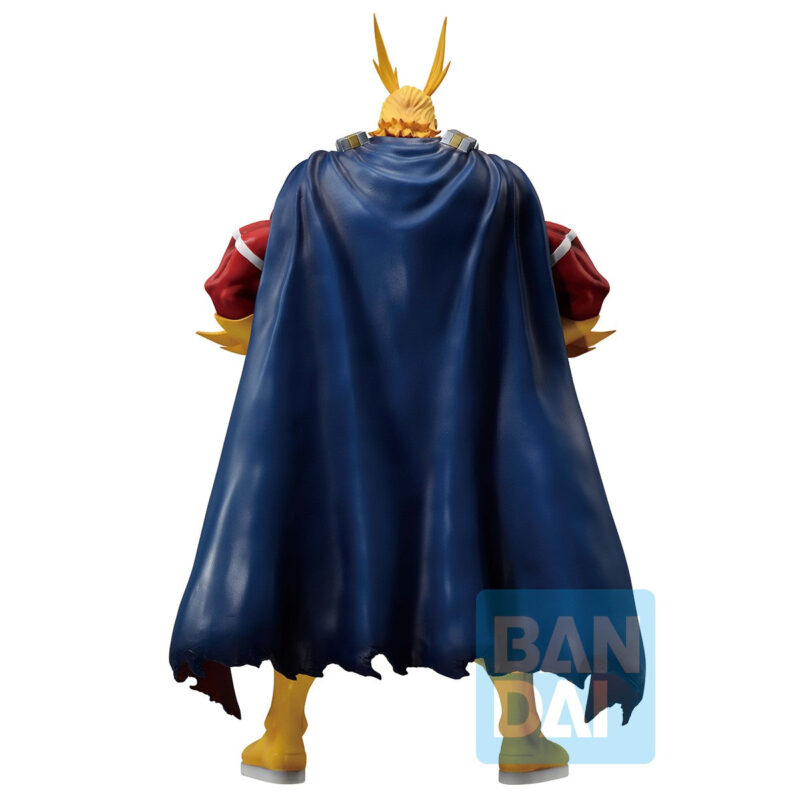 Vue de dos en plan complet de la figurine d'All Might de My Hero Academia, en costume de super-héros avec une cape bleue fluide.