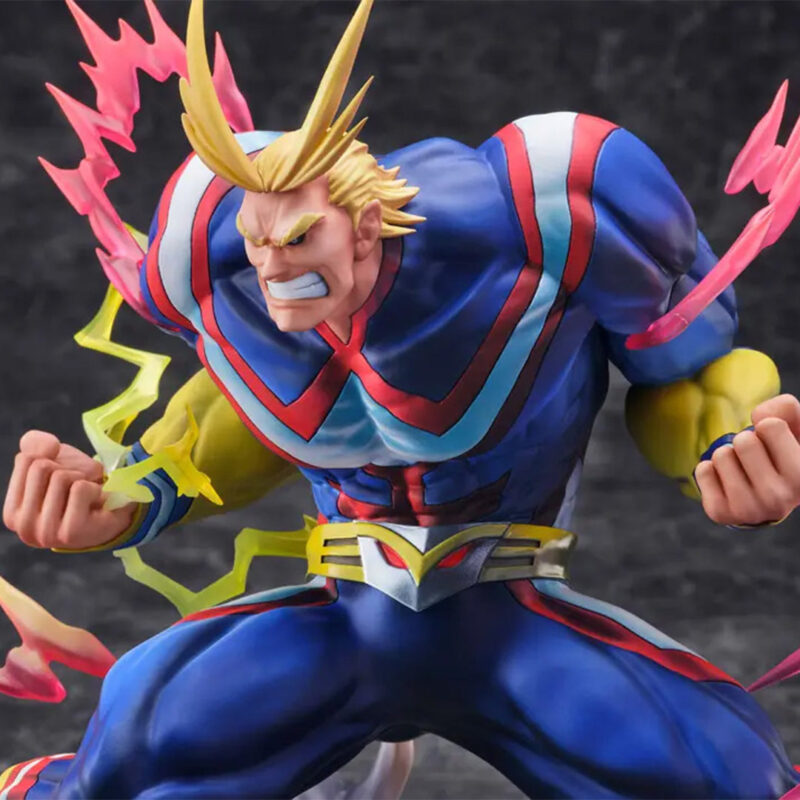 Vue 3/4 de face à mi-distance de la figurine de All Might de My Hero Academia en costume de héros, avec des effets d'énergie autour de lui.