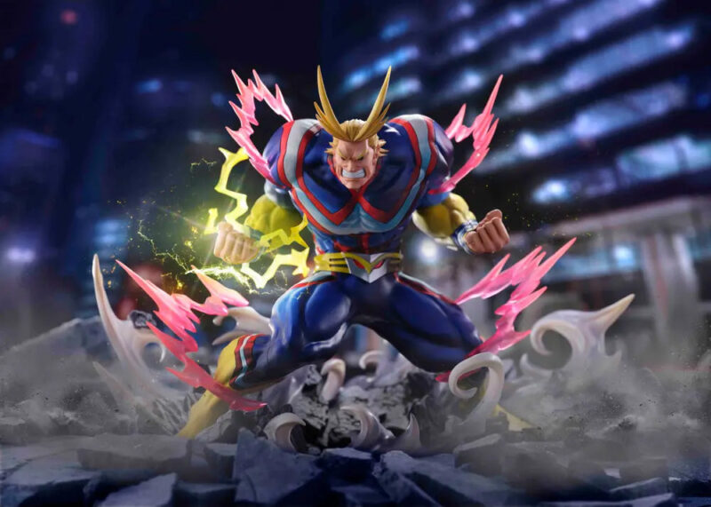 Vue 3/4 de face à mi-distance de la figurine d'All Might de My Hero Academia en costume de super-héros, avec des effets d'énergie émanant de ses poings.