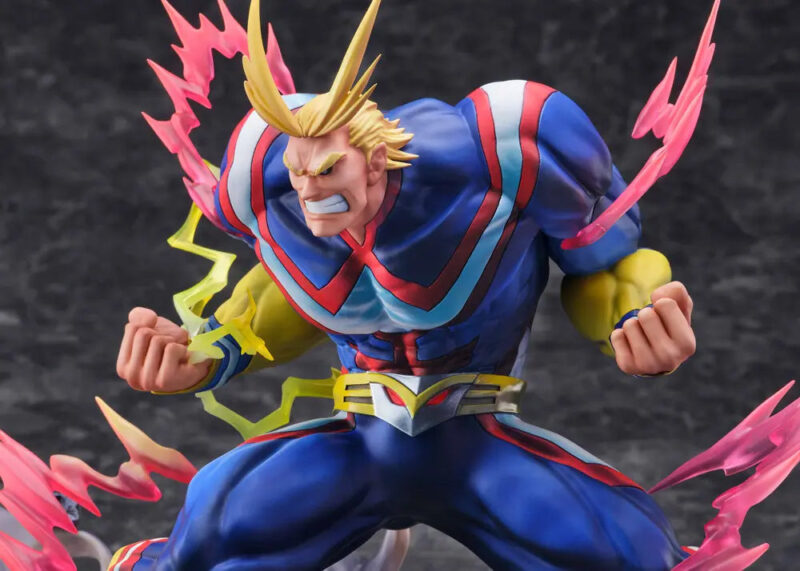 Vue 3/4 de face à mi-distance de la figurine d'All Might de My Hero Academia en costume de super-héros, avec une expression déterminée.