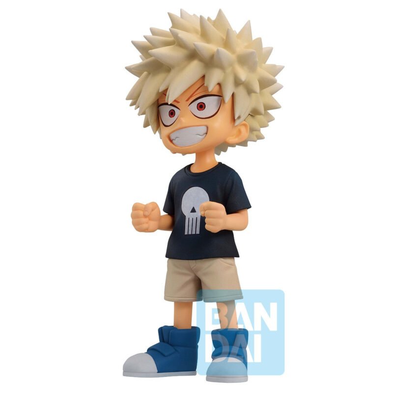 Vue 3/4 de face à mi-distance de la figurine Ichiban Kuji de Katsuki Bakugo de My Hero Academia en t-shirt noir et shorts beiges, exprimant excitation.