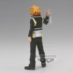 Vue 3/4 de dos à mi-distance de la figurine de Denki Kaminari de My Hero Academia en veste noire avec motif éclair, levant un doigt.