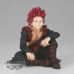 my-hero-academia-figurine-eijiro-kirishima-break-time-collection-vol-5_3 Vue de face à mi-distance de la figurine d'Eijiro Kirishima de My Hero Academia en costume de héros sans manches, avec une armure de poitrine et un sourire confiant.