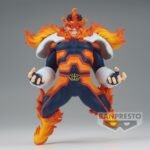 Vue 3/4 de face à mi-distance de la figurine  d'Endeavor de My Hero Academia en costume de héros bleu et orange, avec des flammes sur les épaules et les pieds.