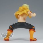 Vue 3/4 arrière à mi-distance de la figurine de Fat Gum de My Hero Academia en hoodie jaune sans manches, montrant sa musculature.