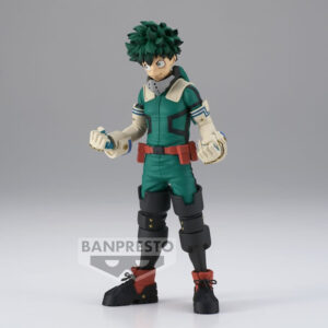 Vue 3/4 de face à distance complète de la figurine  d'Izuku Midoriya de My Hero Academia en costume de héros vert, avec gants sans doigts.