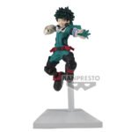 Vue 3/4 de face à mi-distance de la figurine de Izuku Midoriya de My Hero Academia en costume vert, dans une pose dynamique.