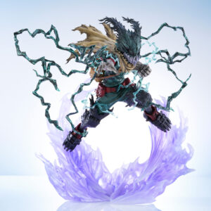 Vue 3/4 de face à distance complète de la figurine  d'Izuku Midoriya (version Dark Deku) de My Hero Academia en costume de héros vert, entouré d'éclats d'énergie.