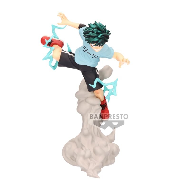 Vue 3/4 de face à mi-distance de la figurine de Izuku Midoriya de My Hero Academia en t-shirt bleu clair et shorts noirs, entouré d'effets d'énergie verte.