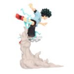 Vue 3/4 de face à mi-distance de la figurine  d'Izuku Midoriya de My Hero Academia en tenue de héros, avec des effets d'énergie turquoise.