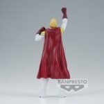Vue 3/4 de dos à mi-distance de la figurine  de Mirio Togata de My Hero Academia en costume de héros avec une cape rouge.