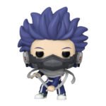 Vue 3/4 de face à mi-distance de la Funko Pop! d'Hitoshi Shinso de My Hero Academia en costume de héros, portant un masque et des écouteurs.