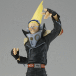 Vue 3/4 de face à mi-distance de la figurine d'All Might de My Hero Academia en costume de héros, levant une main.