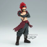 Vue 3/4 de face à mi-distance de la figurine de Eijiro Kirishima de My Hero Academia en tenue de héros, avec lunettes de protection.