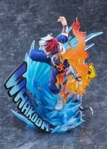 my-hero-academia-figurine-shoto-todoroki-short-ver_15 Vue 3/4 de face à mi-distance de la figurine de Shoto Todoroki de My Hero Academia en uniforme de héros, avec des effets de glace et de feu.